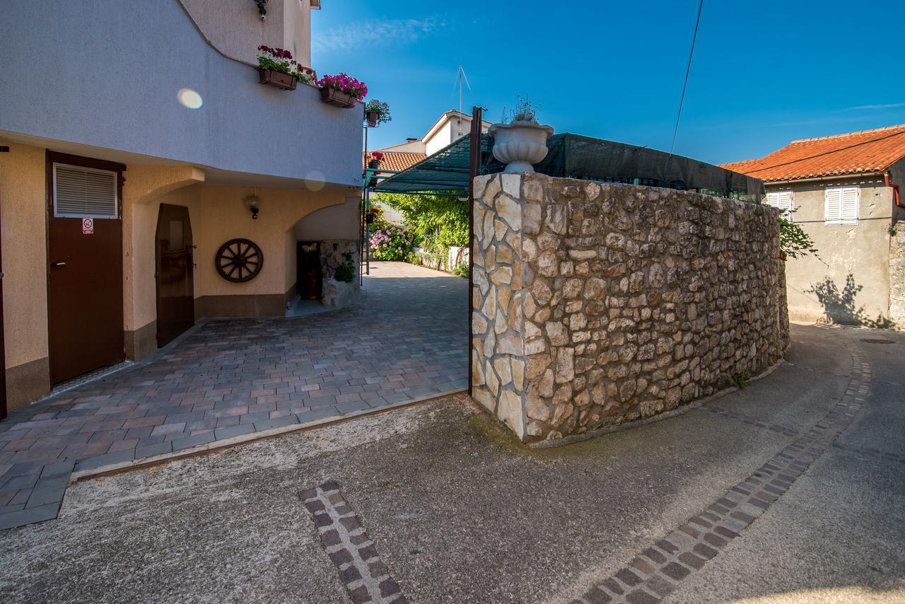 Apartment Sandra Krk Krk Town Exterior photo